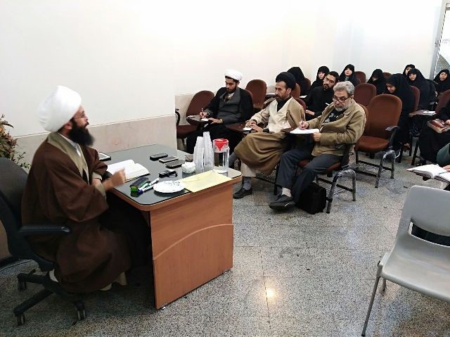 نشست تخصصی| تبیین مبانی سبک زندگی اسلامی برای رسیدن به تمدن نقش اساسی دارد